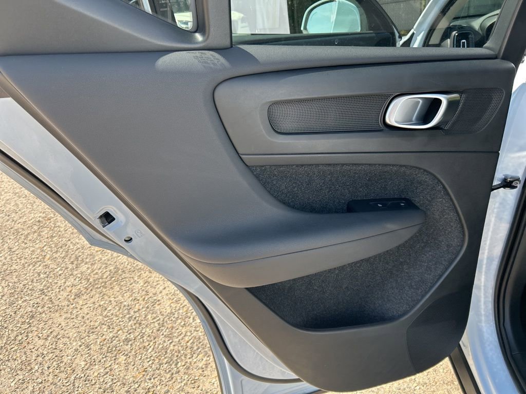 Used 2025 Volvo XC40 B5 Core image 20