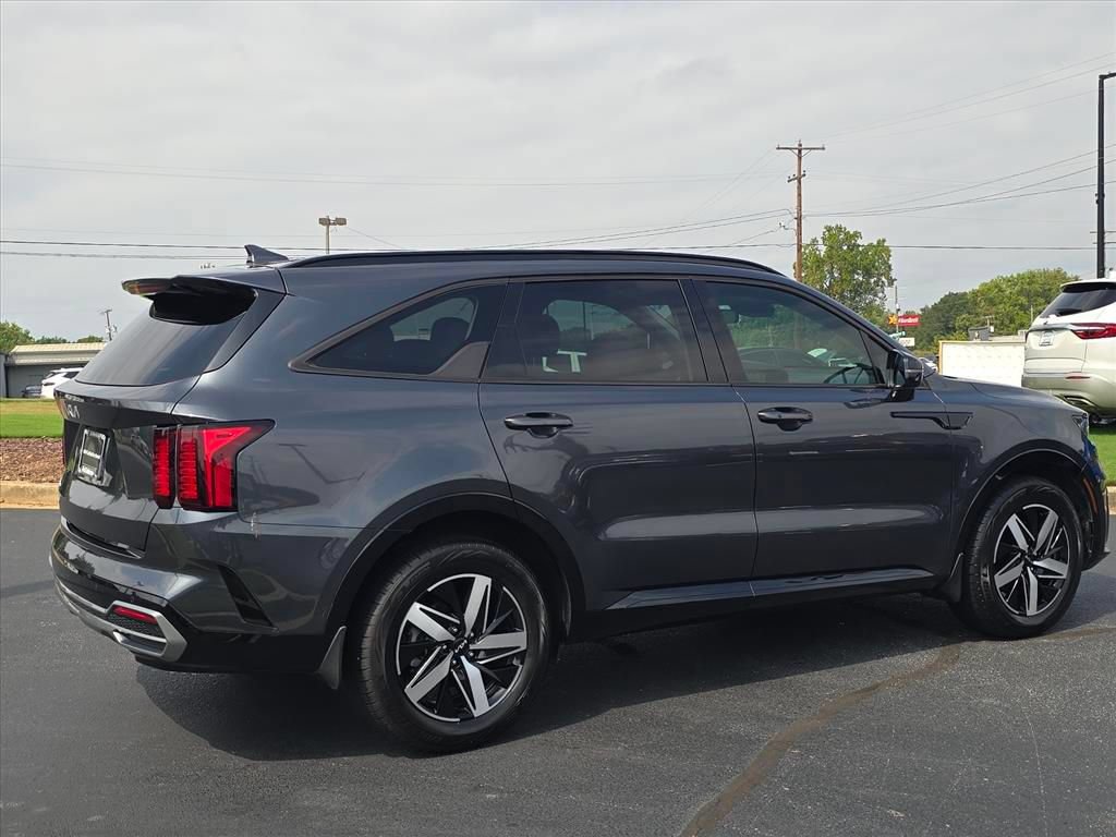 Certified 2023 Kia Sorento S FWD image 3