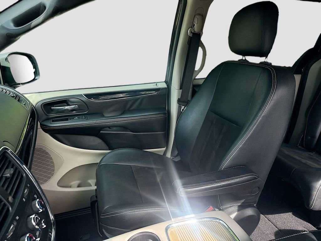 Used 2020 Dodge Grand Caravan SXT image 22