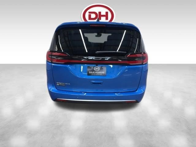New 2027 Chrysler Pacifica Select FWD image 11