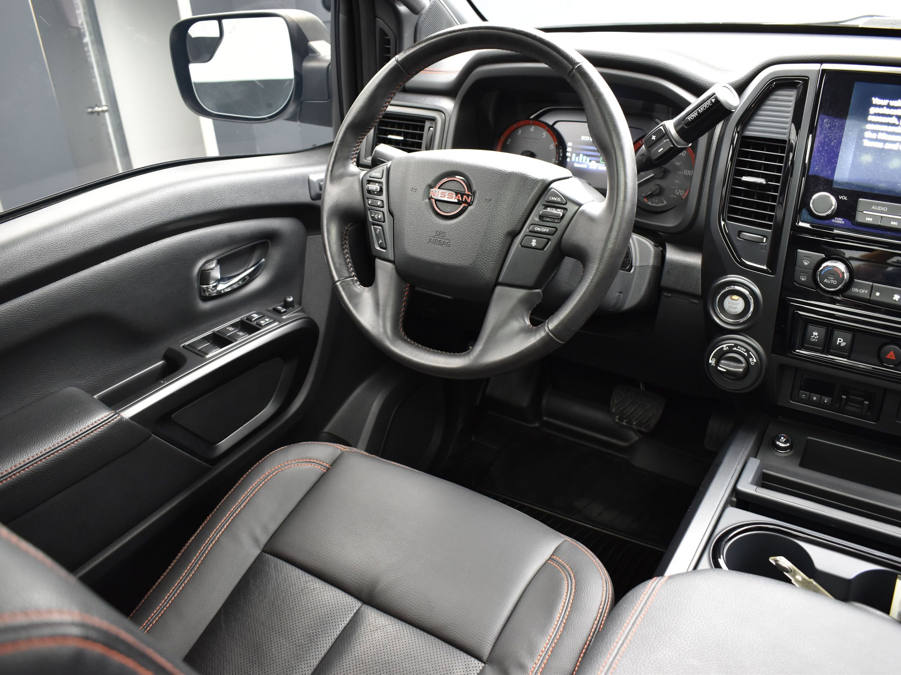 Used 2023 Nissan Titan PRO-4X w/ Pro-4x Convenience Package image 23