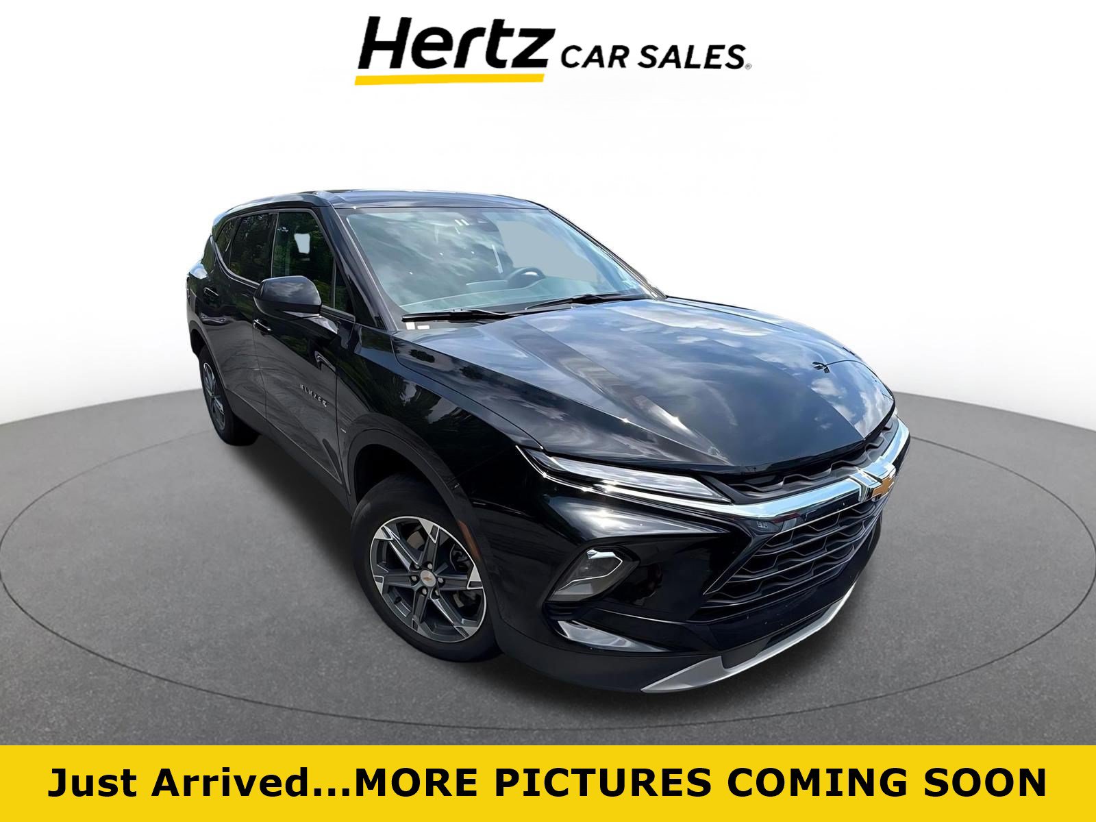 Used 2025 Chevrolet Blazer LT FWD image 1