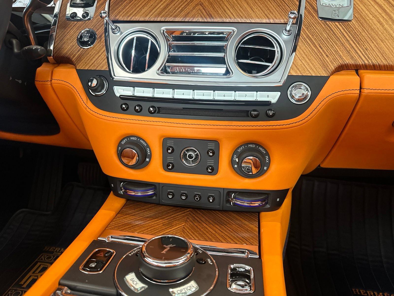 Used 2016 Rolls-Royce Dawn RWD image 22
