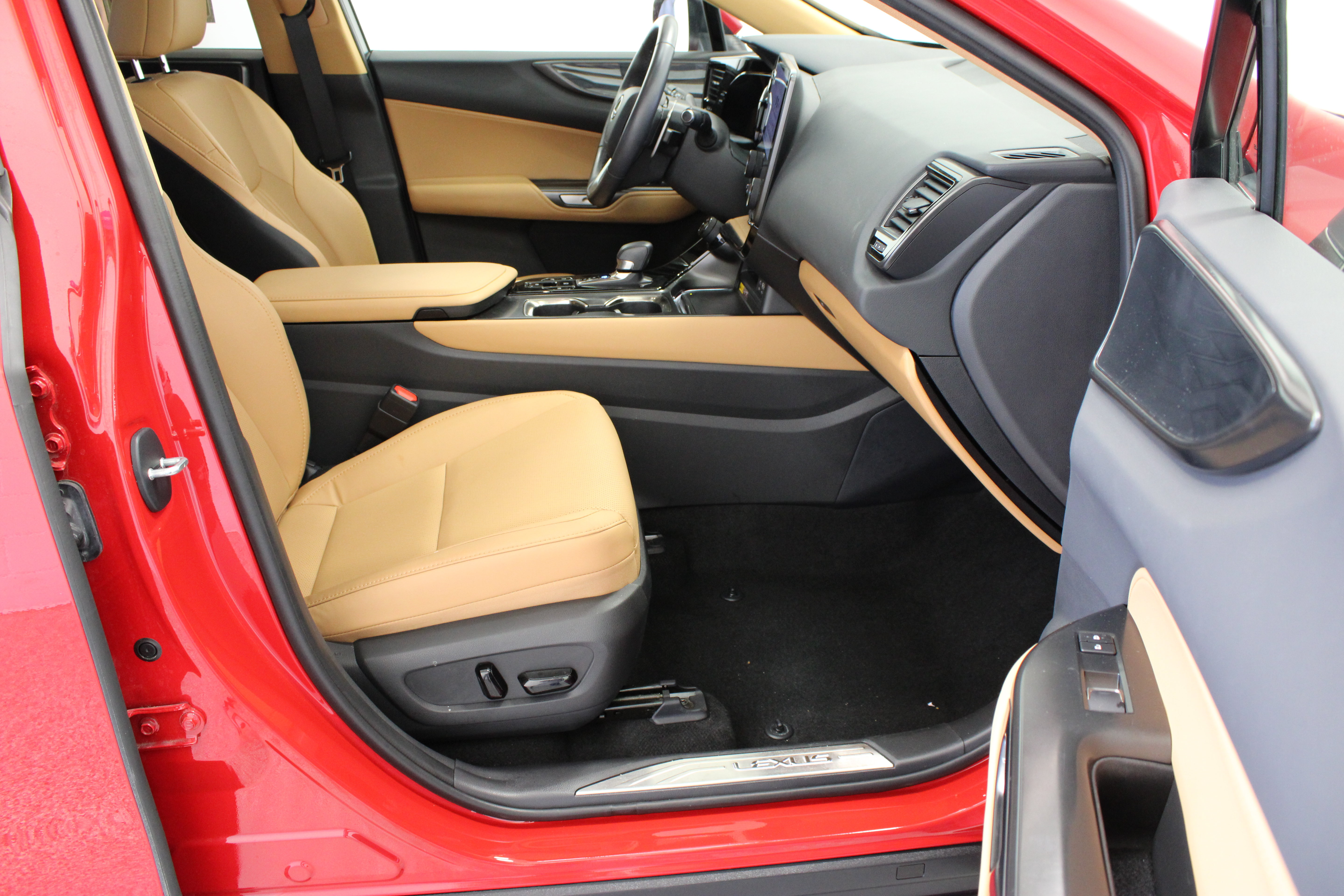 Used 2025 Lexus NX 350h AWD w/ Cold Area Package image 38