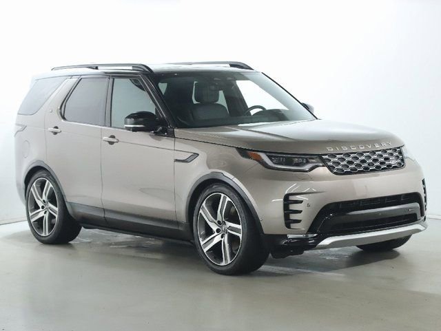 Certified 2023 Land Rover Discovery Metropolitan Edition AWD/4WD image 11