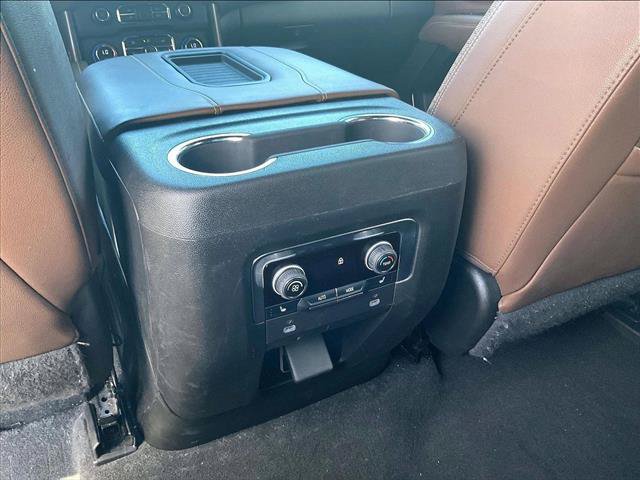 Used 2024 Chevrolet Suburban High Country RWD image 25