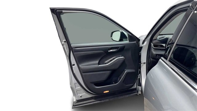 Used 2020 Toyota Highlander XLE image 10