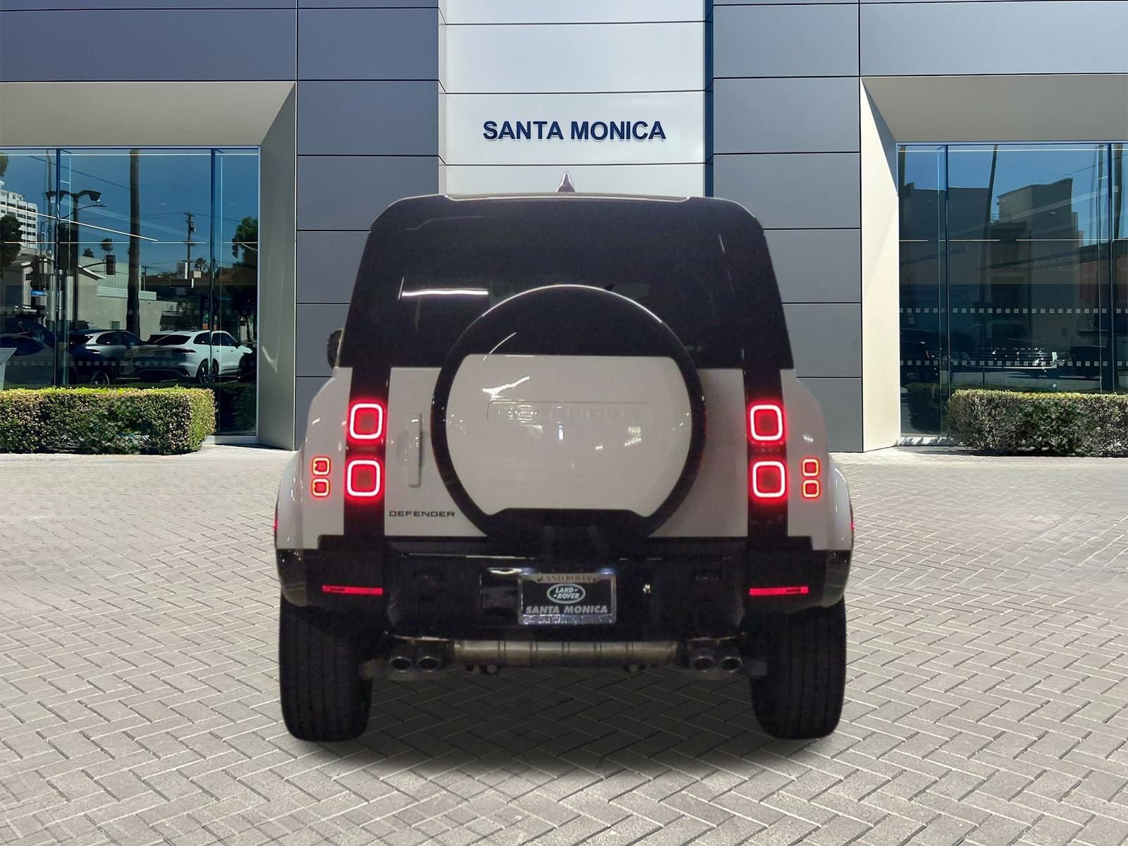 New 2026 Land Rover Defender 110 X-Dynamic SE image 4