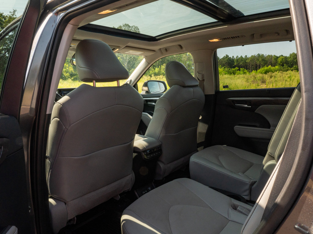 Used 2022 Toyota Highlander Platinum AWD/4WD image 14
