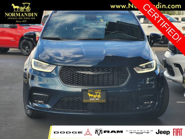 Certified 2025 Chrysler Pacifica Limited FWD image 2