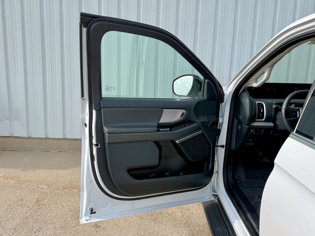 Certified 2025 Ford Expedition Active AWD/4WD image 15