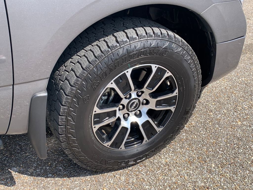 Used 2023 Nissan Titan SV w/ SV Convenience Package image 8