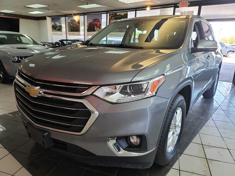 Used 2020 Chevrolet Traverse LT FWD image 2