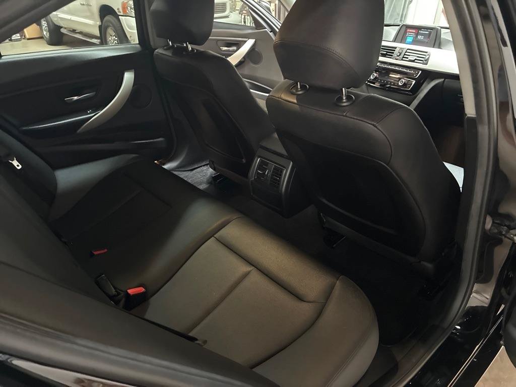 Used 2018 BMW 320i Sedan RWD image 25