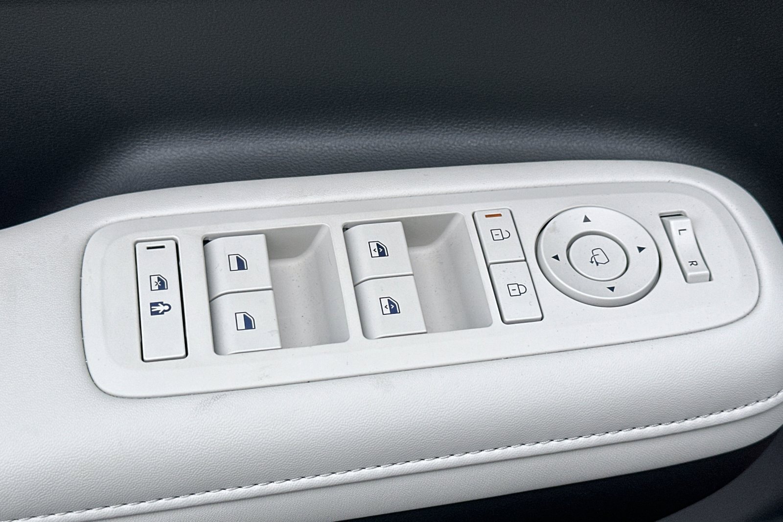 Used 2025 Hyundai Santa Fe Limited image 11