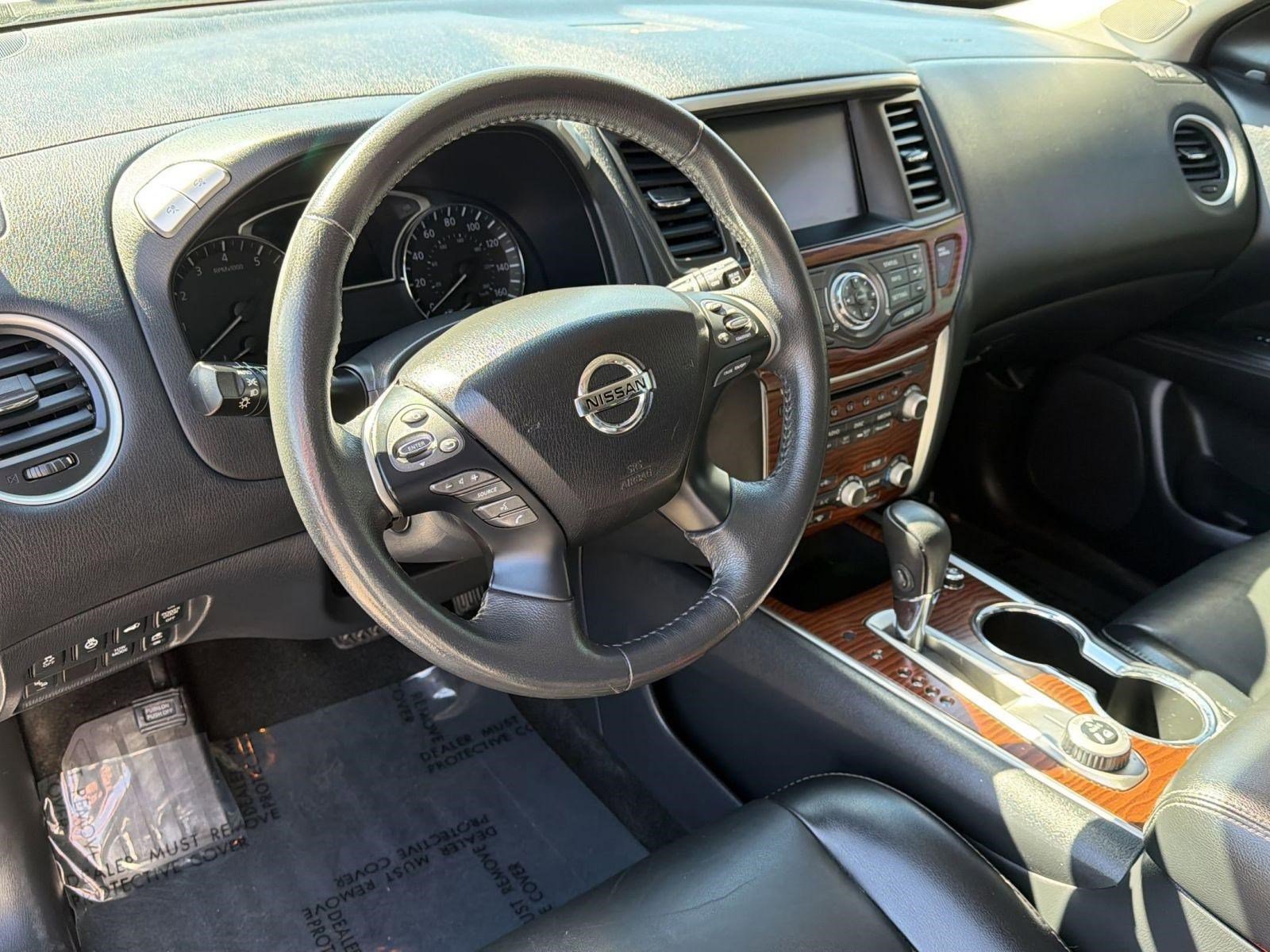 Used 2017 Nissan Pathfinder Platinum w/ Family Entertainment Package image 4