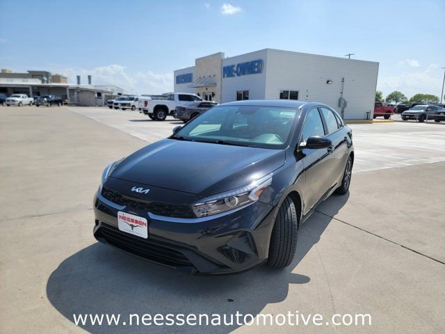 Used 2024 Kia Forte LXS FWD image 3