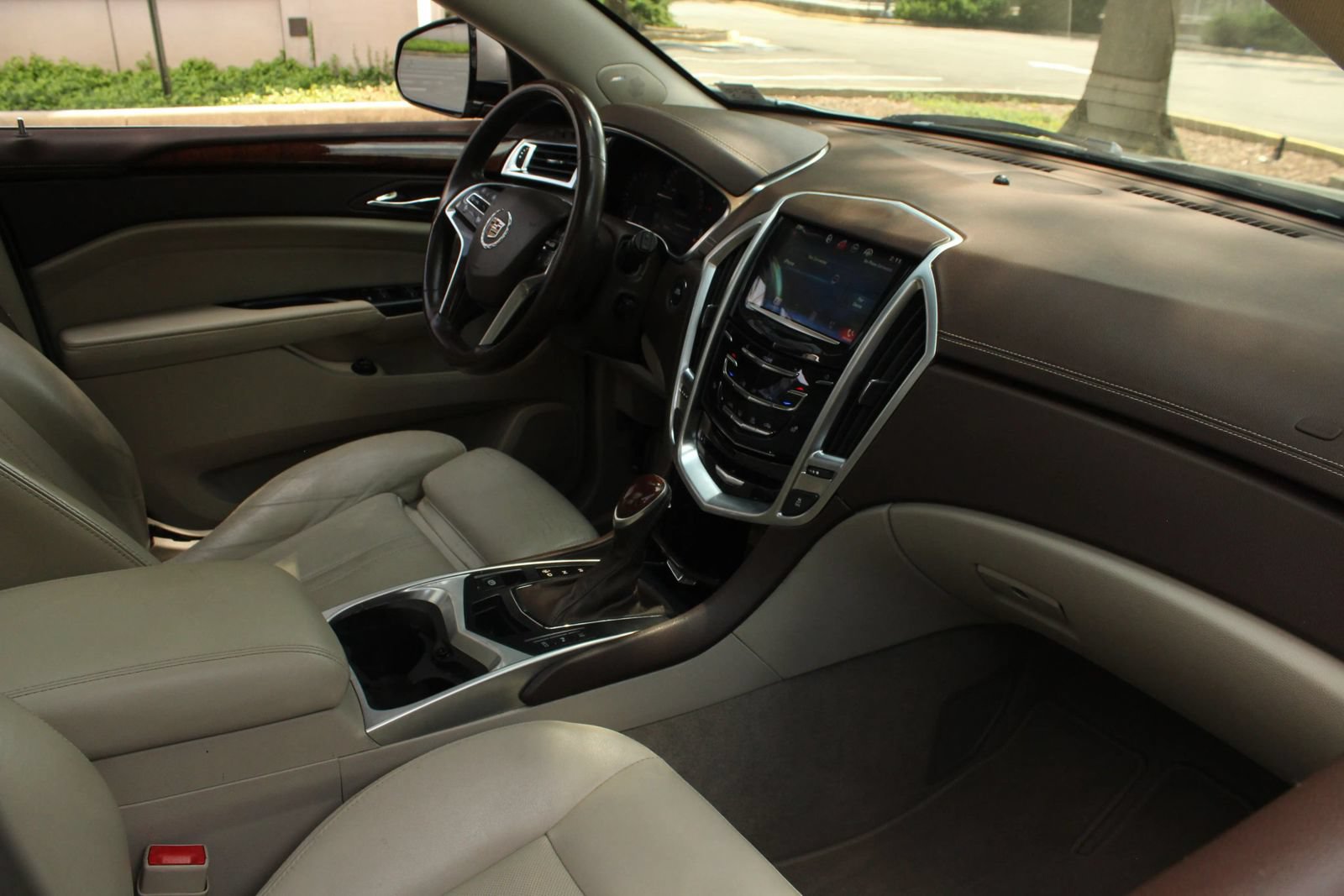 Used 2015 Cadillac SRX Luxury w/ Driver Awareness Package AWD/4WD image 26
