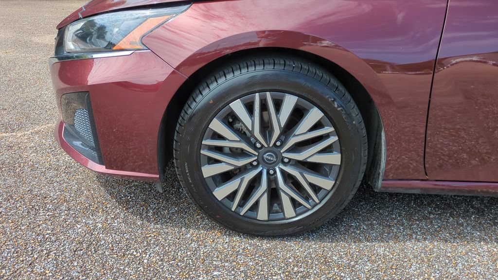 Used 2024 Nissan Altima 2.5 SV FWD image 10