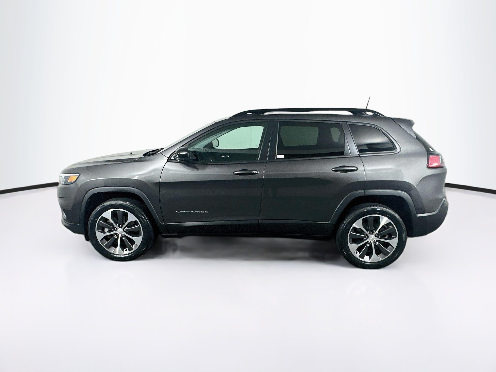 Used 2022 Jeep Cherokee Limited w/ Elite Package AWD/4WD image 4