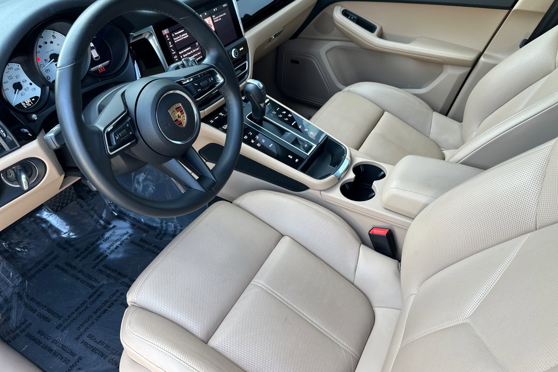 Used 2025 Porsche Macan image 4