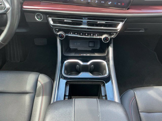 Used 2025 Chevrolet Traverse Z71 w/ Enhanced Driving Package AWD/4WD image 27