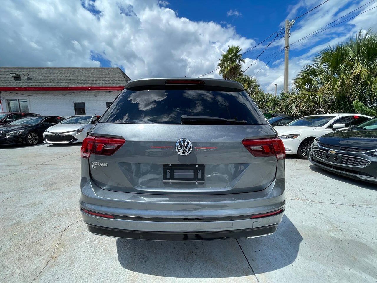 Used 2021 Volkswagen Tiguan SE R-Line FWD image 5