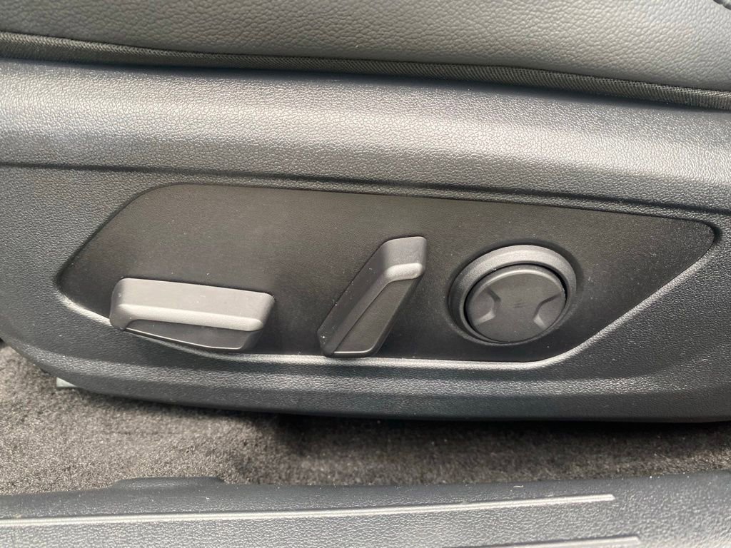Used 2022 Hyundai Elantra Limited FWD image 15