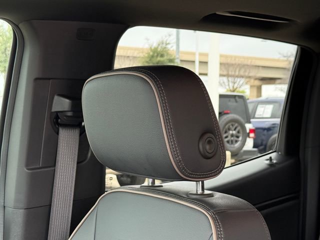 Used 2024 GMC Canyon Denali image 14