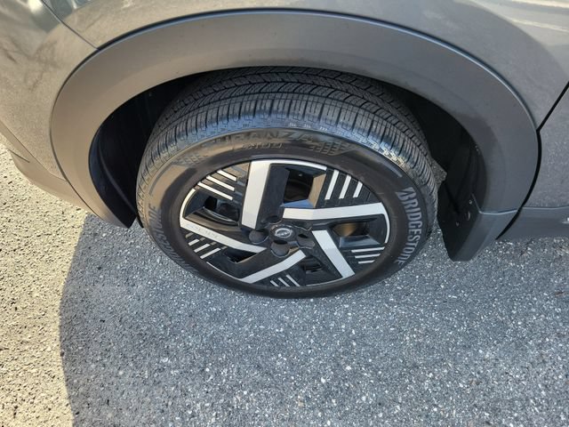 Used 2025 Nissan Kicks SV FWD image 5
