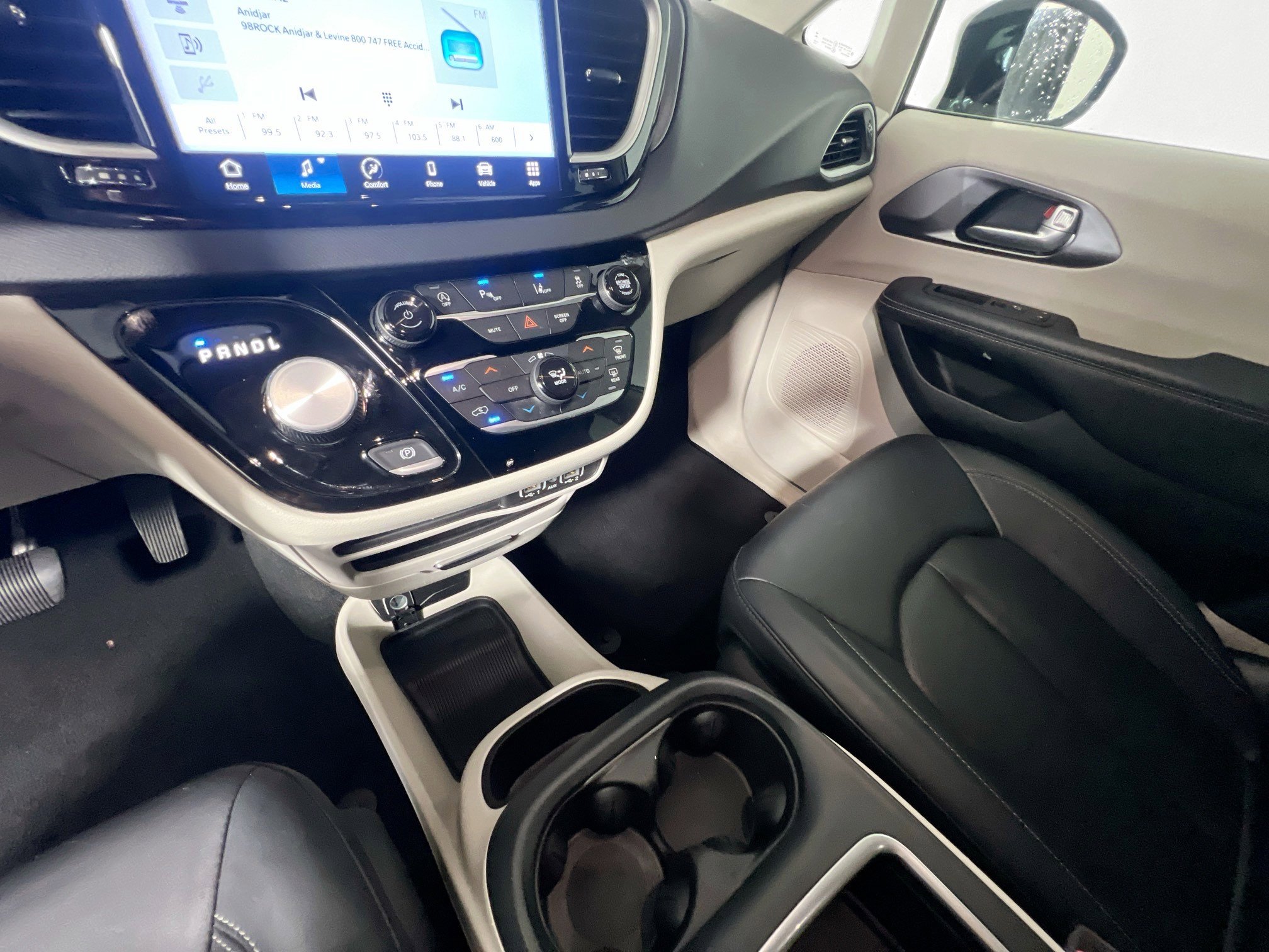 Used 2024 Chrysler Pacifica Touring-L image 26