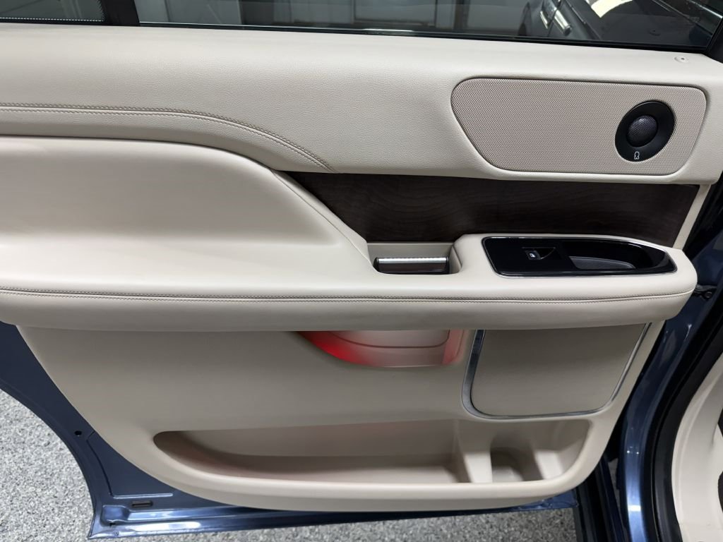 Used 2018 Lincoln Navigator L Reserve w/ Technology Package image 32