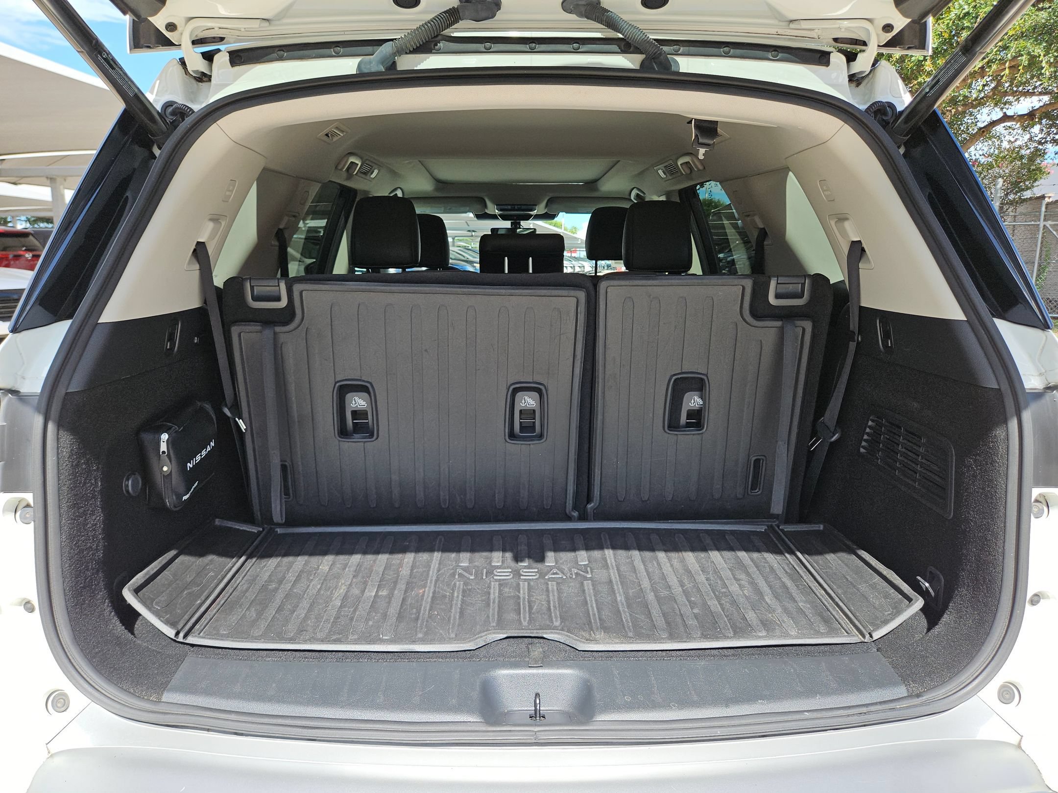Used 2023 Nissan Pathfinder Platinum w/ Cargo Package AWD/4WD image 25