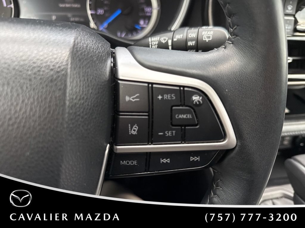 Used 2023 Toyota Highlander XLE AWD/4WD image 16