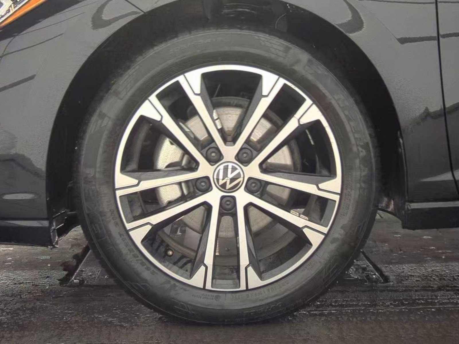 Used 2025 Volkswagen Jetta Sport image 2