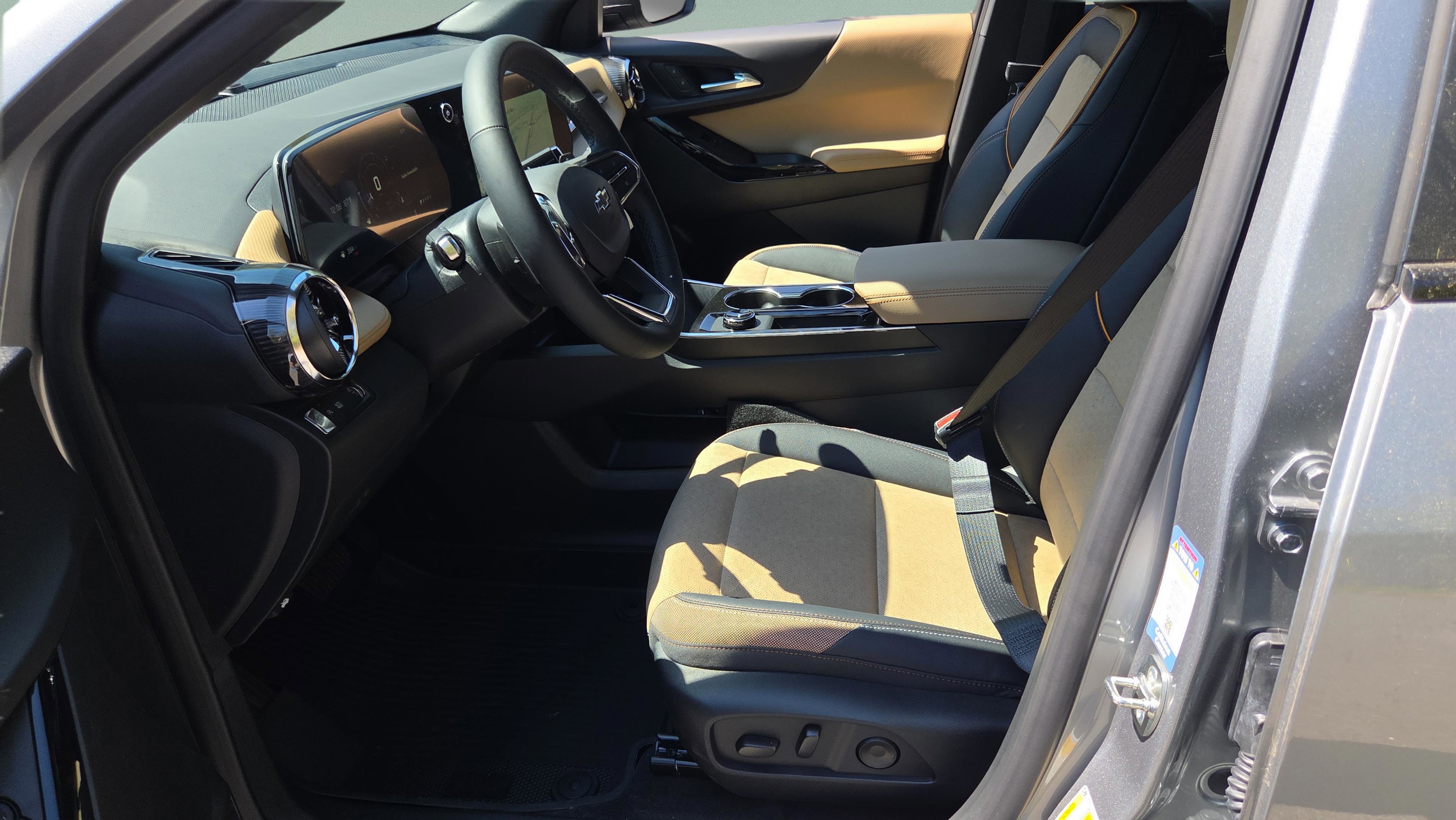 New 2026 Chevrolet Equinox ACTIV w/ LPO, Floor Liner Package image 14