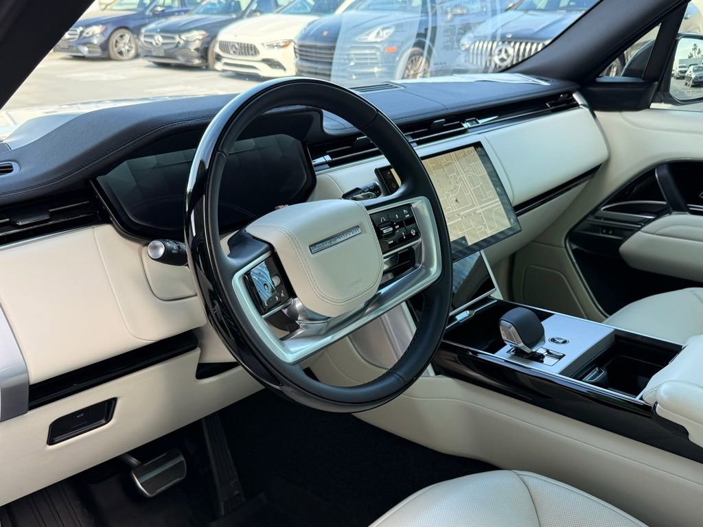 Used 2025 Land Rover Range Rover SE image 21