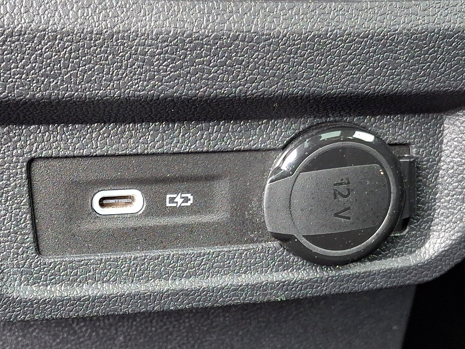 Used 2023 Volkswagen Tiguan SE AWD/4WD image 11