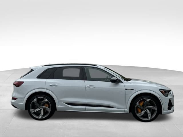Used 2023 Audi e-tron S Prestige image 8