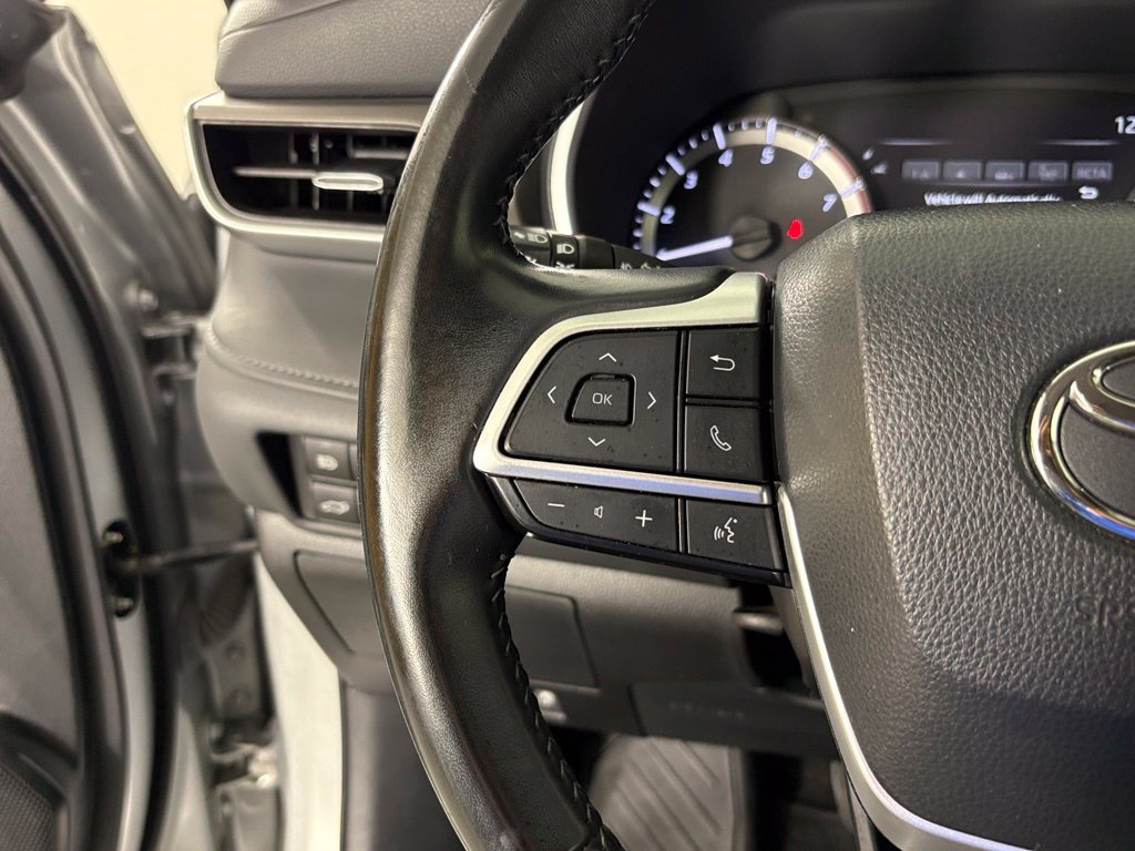 Used 2024 Toyota Highlander XLE FWD image 21