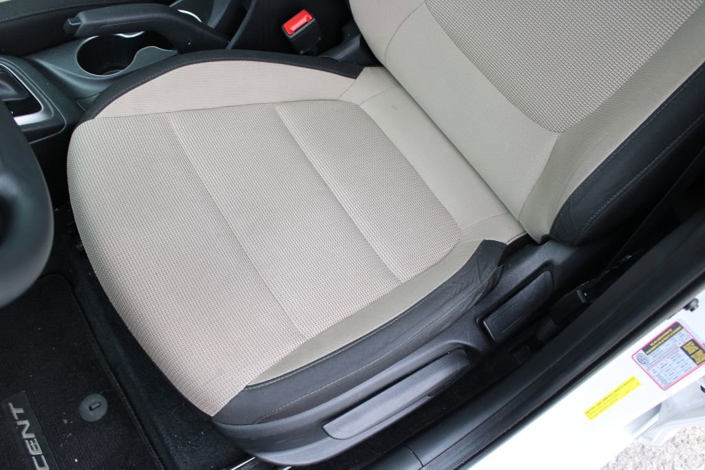 Used 2022 Hyundai Accent SEL FWD image 15
