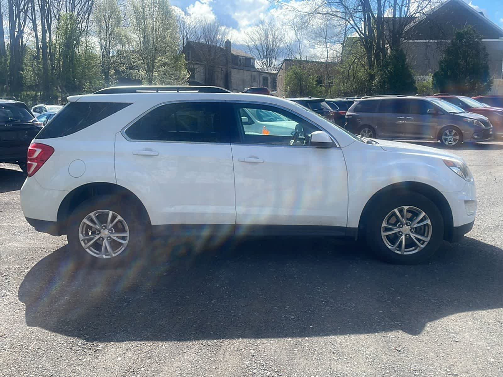 Used 2017 Chevrolet Equinox LT w/ Convenience Package image 9
