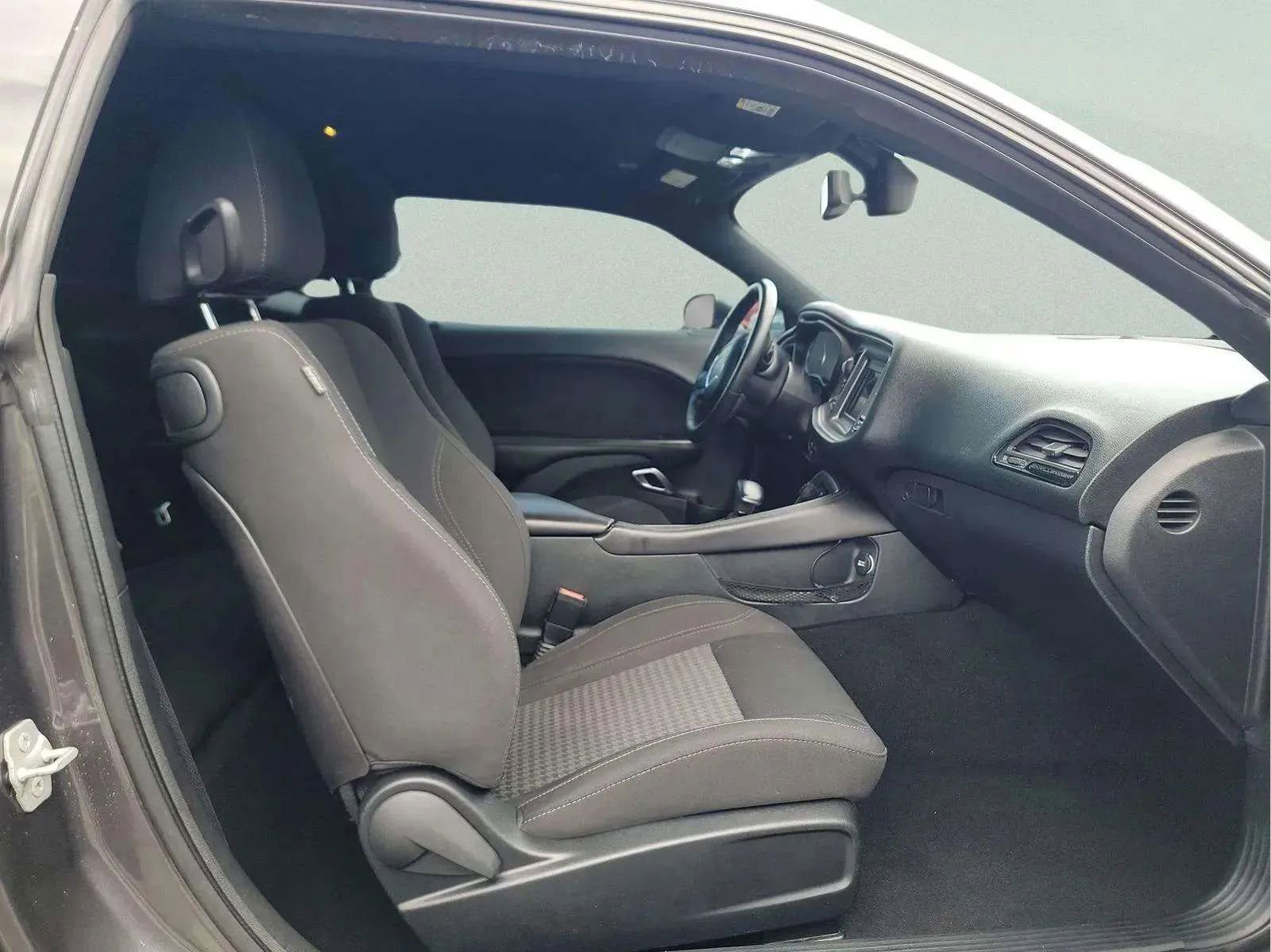 Used 2019 Dodge Challenger SXT image 10