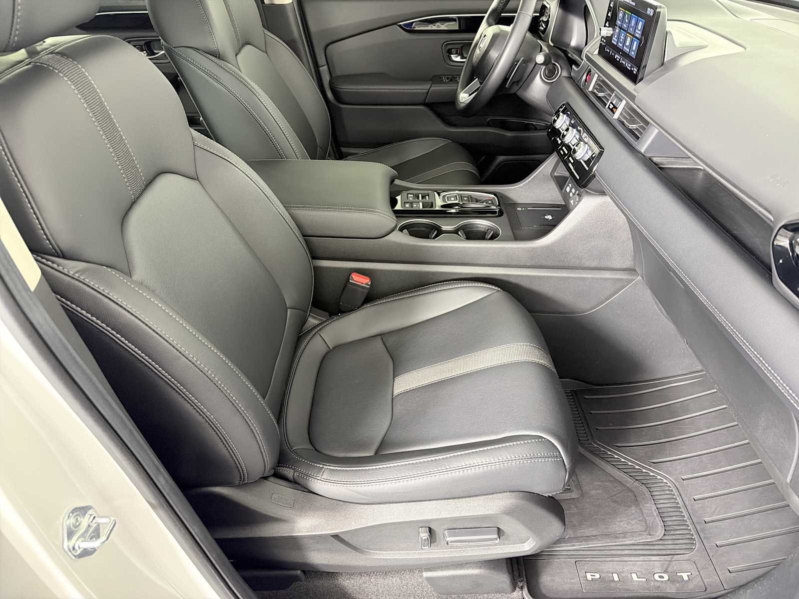 Used 2025 Honda Pilot EX-L image 11