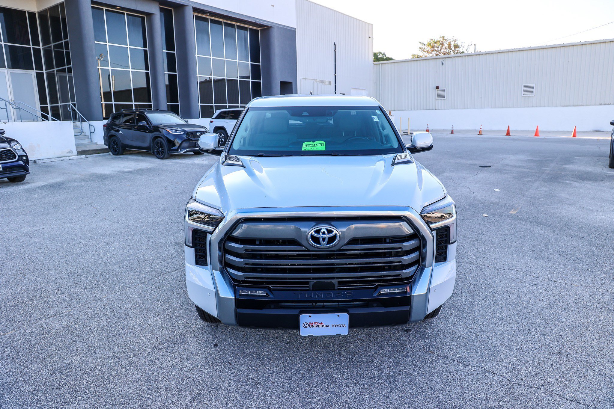 Used 2024 Toyota Tundra Limited w/ Power Package AWD/4WD image 4