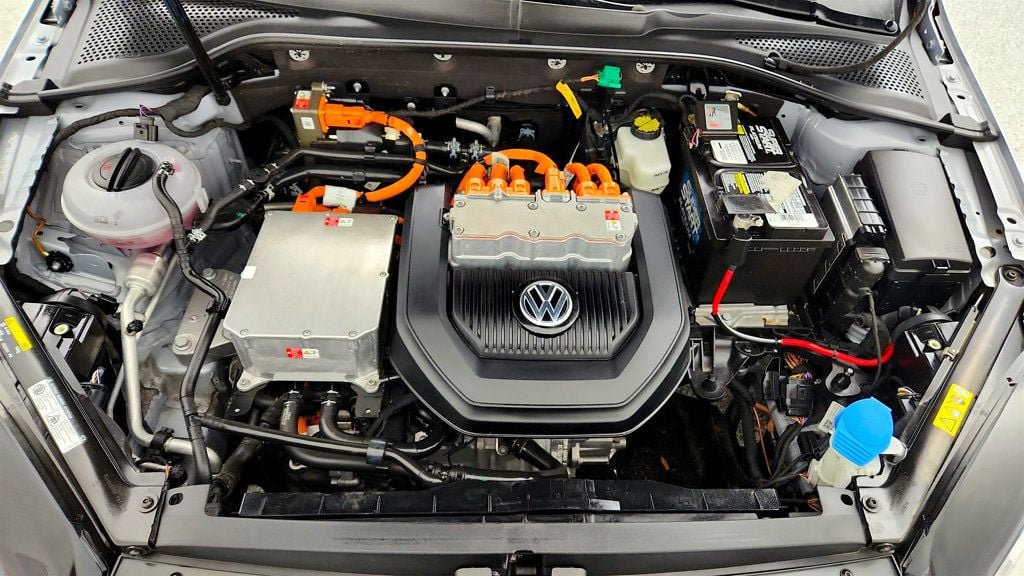 Used 2016 Volkswagen e-Golf SE FWD image 26