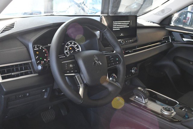 New 2026 Mitsubishi Outlander AWD image 37