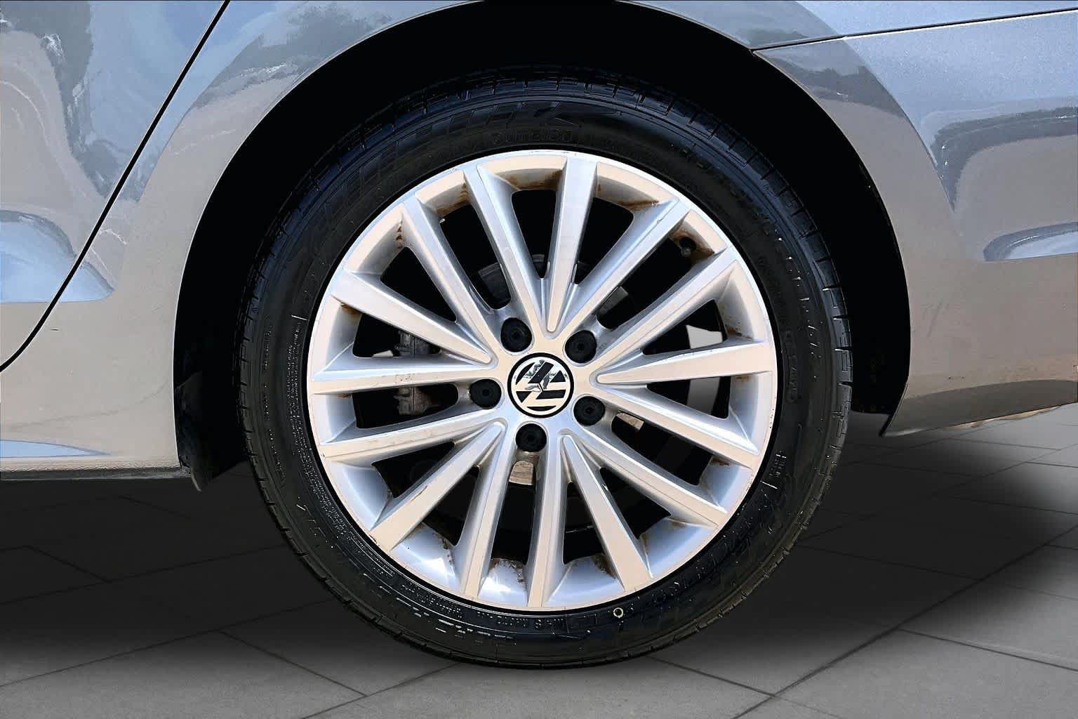 Used 2016 Volkswagen Jetta SEL w/ Lighting Package FWD image 11