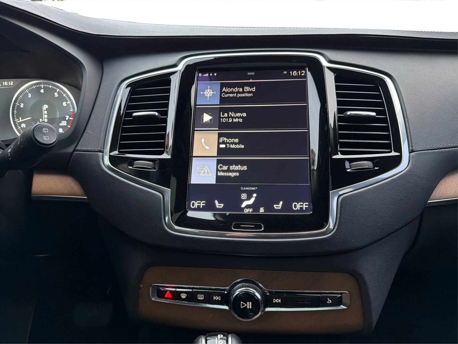 Used 2017 Volvo XC90 T6 Inscription w/ Luxury Package image 14