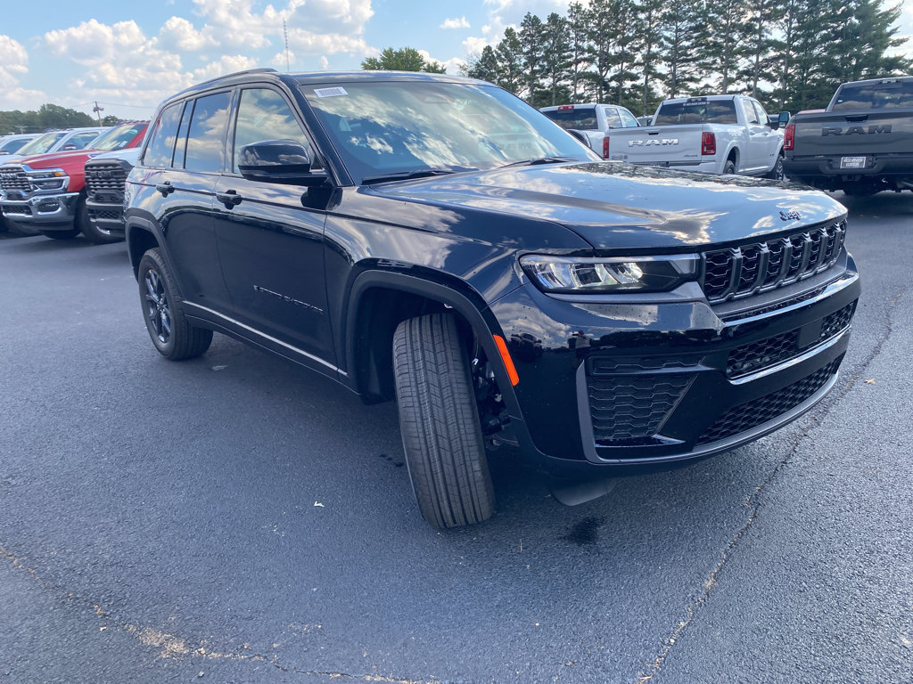 New 2027 Jeep Grand Cherokee Altitude AWD/4WD image 3